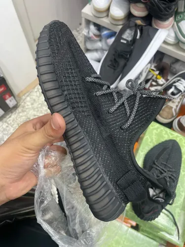 Yeezy tamanho 41 novo