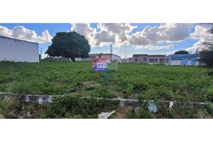 TERRENO DE MAIS DE 200 M2 À VENDA NO LOT. BIA COSME