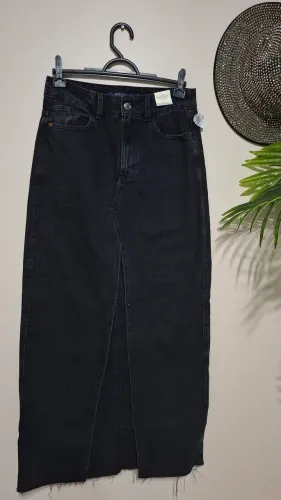 Saia Jeans Longa com Fenda Frontal - Elegância e Estilo