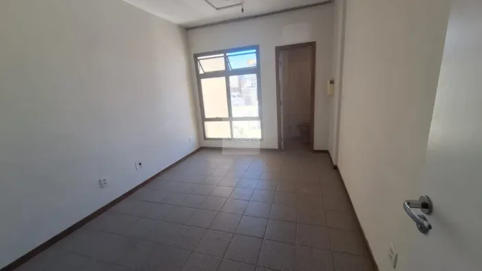 Sala comercial de alto padrão para locação no Centro de BH: 2 salas, 2 banheiros, 61,32 m²