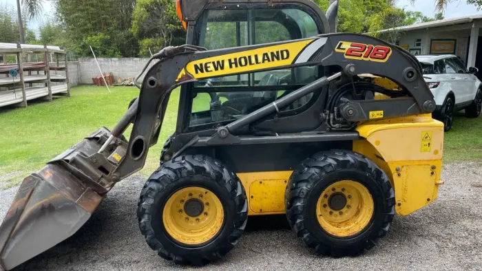 Mini Carregadeira New Holland L218