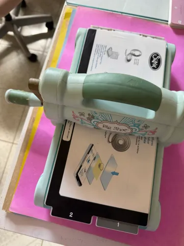 Máquina de corte e relevo 