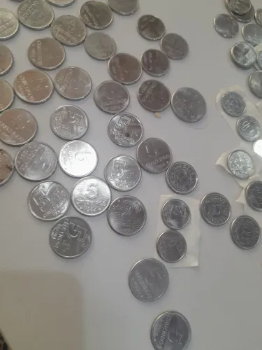 Moedas antigas..algumas...maioria  sem uso