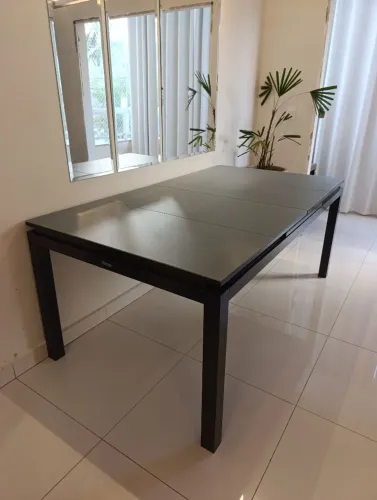 Mesa Moderna e Elegante