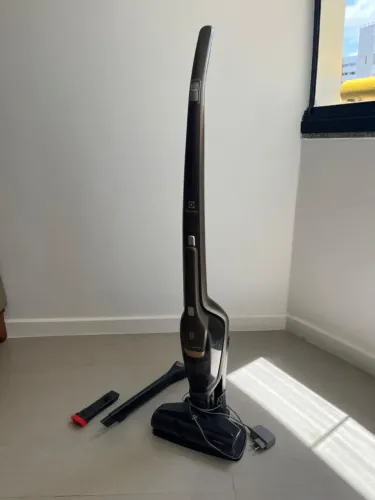Aspirador de Pó Sem Fio Electrolux Ergorapido 2 em 1 Pisos Frios até 45 min