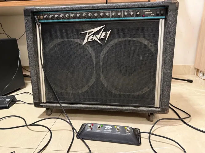 caixa de som peavey 212 chorus USA seminova