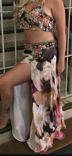 Saia, top e cinturão 