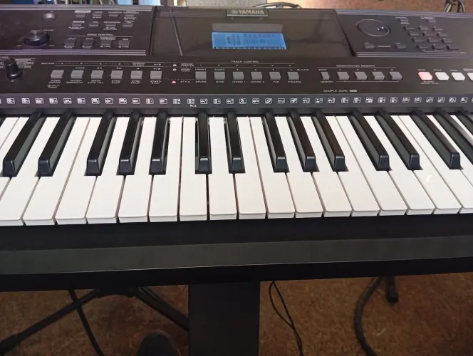 Teclado Yamaha EW410