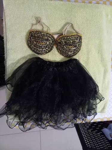 Fantasia adulto Saia de Tule preto e Top bordado preto e dourado com muito brilho