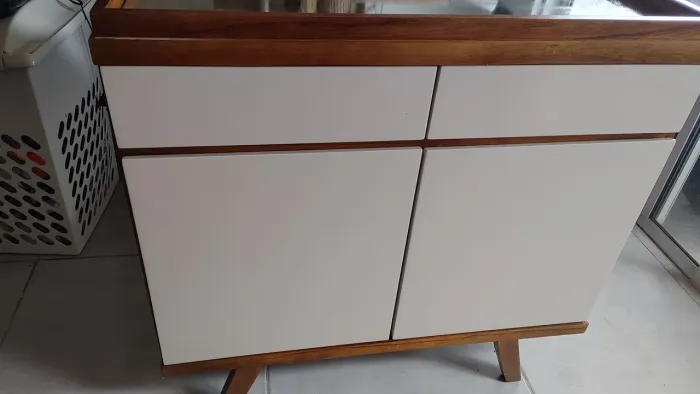 Lindo armário tipo buffet em madeira 