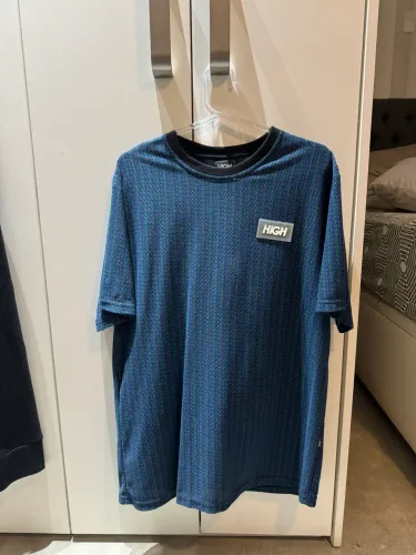 Camiseta High