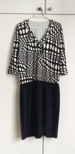 Vestido MIDI Preto e Branco - Tam 46