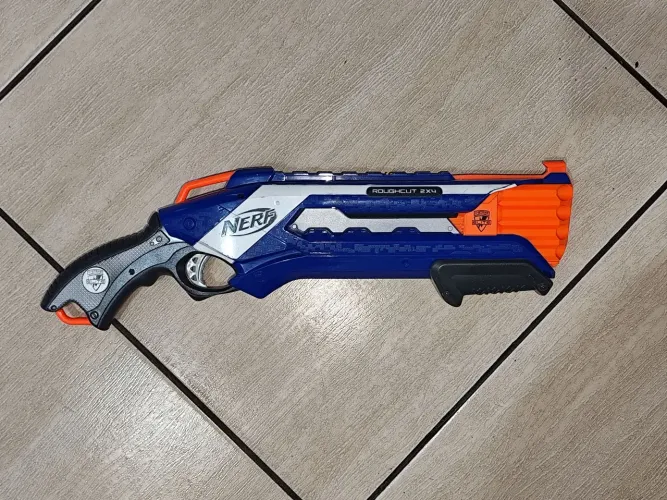 Nerf Roughcut 2x4 - Blaster de dardos