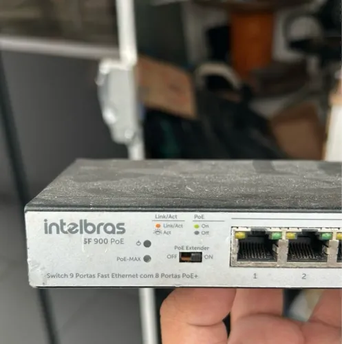 Switch POE Intelbras com extensor 