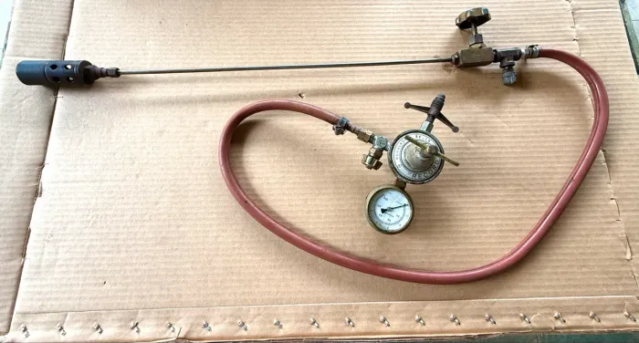 Maçarico lança em latão vintage com regulador e manômetros