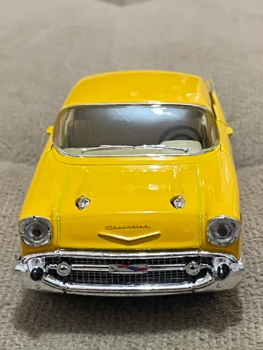 Miniatura 1957 Chevrolet Bel Air - Kinsmart - Escala 1/40