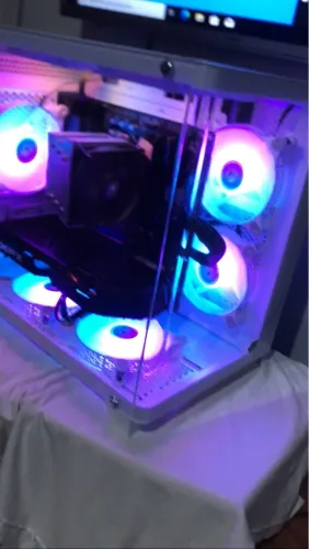 PC Gamer roda tudo pego iPhone 