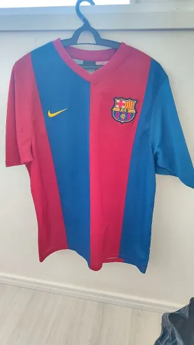 Camisa Barcelona Ronaldinho Clássica Rara nome número Dourado