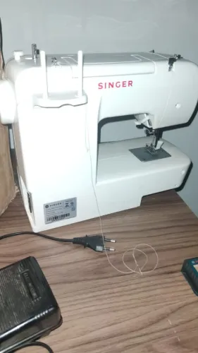 Máquina de Custura Reta Singer 1306
