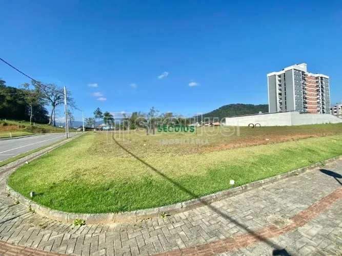 Excelente terreno de esquina em loteamento de alto padrão
