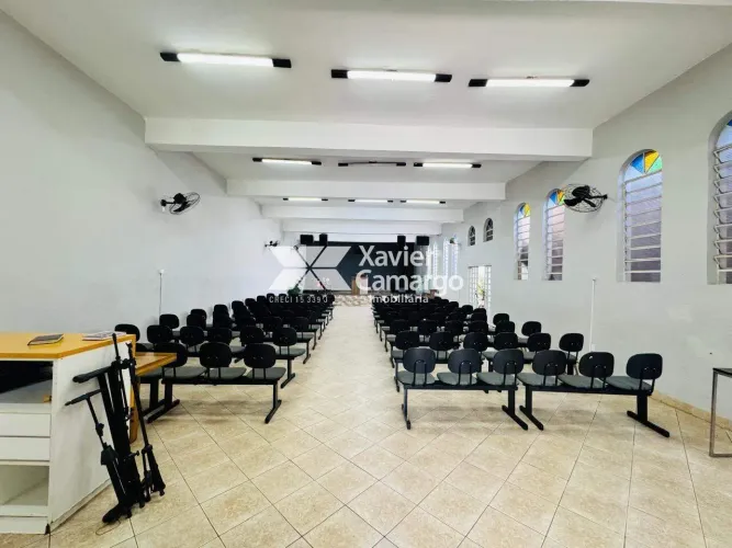Prédio comercial com 300m² para locação no bairro Cherveson - Rio Claro/SP
