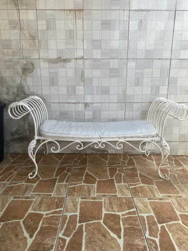 Banco de ferro trabalhado estilo colonial