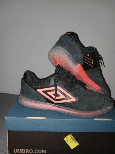 Chuteira Futsal Umbro Tamanho 42 Semi Nova - Ótimo Estado