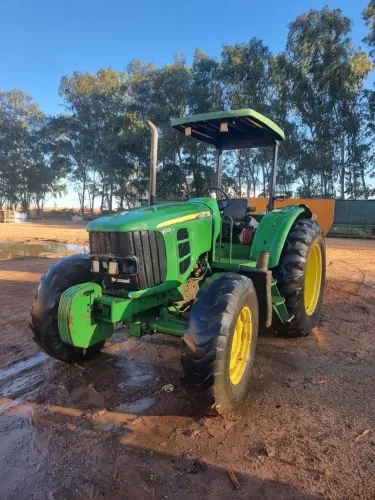 Trator John Deere 6125J