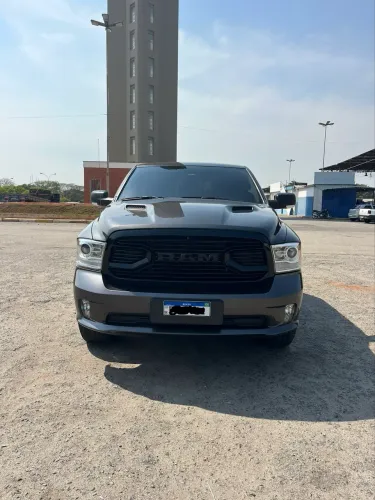 Ram Classic Laramie Night Edition 5.7 V8 16V Gasolina 4X4 Aut. 2022