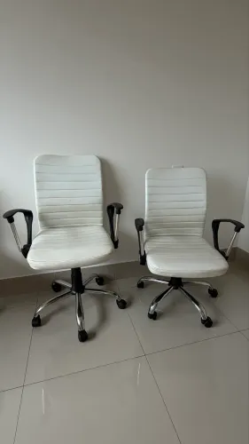 Kit 2 Cadeiras de Escritório Presidente Brancas Giratórias