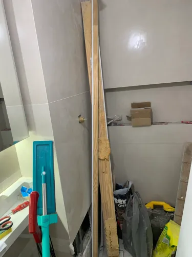 Vendo porta de banheiro nova com guarnição 
