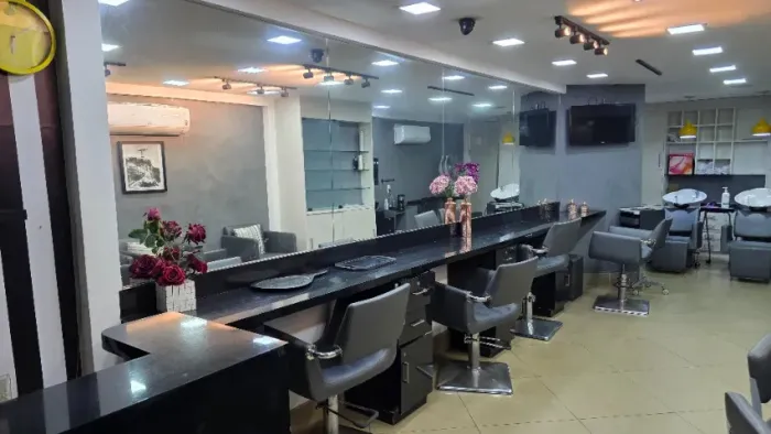 Vagas para Manicure e Manicure de Acrigel, fibra de vidro e etc. no Leblon