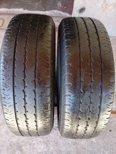 2 pneus 15 Pirelli de carga da HR $350 a unidade 
