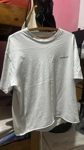 Camiseta Carhartt, Comprada em Londres, Cor Branco um pouco acizentada - tam M