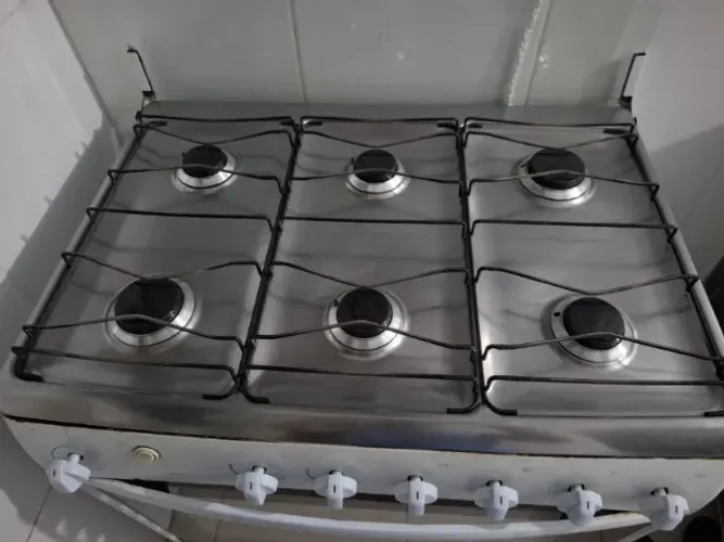 Vende-se Fogão Continental 6 Bocas e forno tudo funcionando.