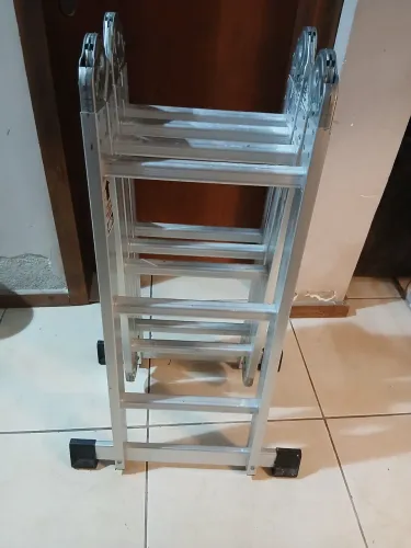 Escada articulada de alumínio 