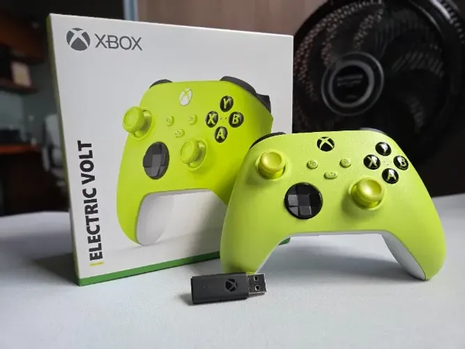 Controle Xbox Series + Adaptador Wireless PC