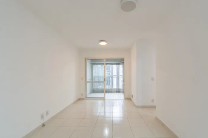 Lindo Condominio à venda em São Paulo-SP, Jardim Paulista: 2 quartos, 2 salas, 1 banheiro,