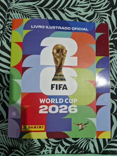 Álbum da copa com 126 figurinhas coladas