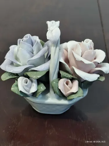 Cesto decorativo em Capodimonte