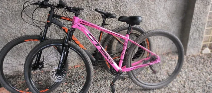 Vende-se bicicleta ( a preta com laranja)