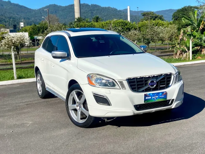 Volvo XC 60 T-5 R-design 2.0 FWD 5P 2013