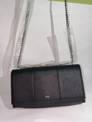 Bolsa Tiracolo Preta Pequena c/ Corrente
