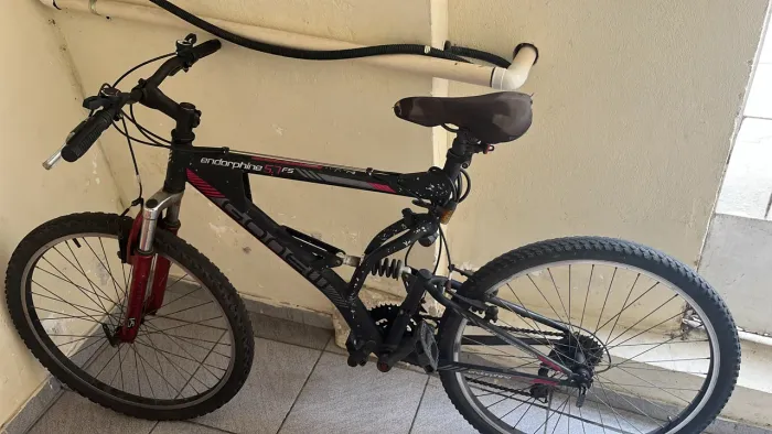 Vendo uma bicicleta em bom estado