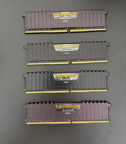 Memória RAM 32GB 4x8GB Corsair ddr4 2400mhz