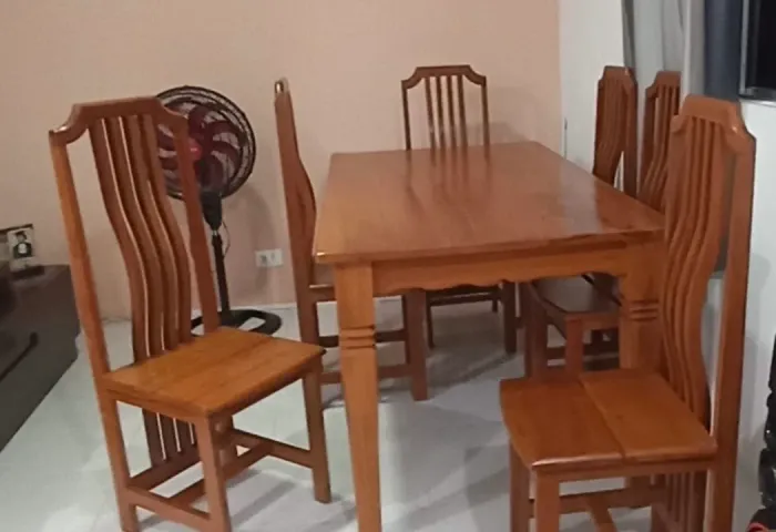 Mesa de Jantar + 6 Cadeiras (Madeira Maciça)