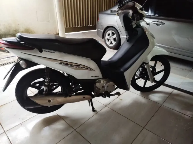 Honda biz branca completa