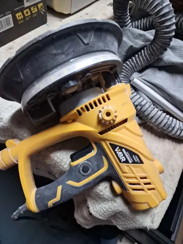 lixadeira de parede vbr .2500 rpm .5500 w .usada 2 vezes somente .semi nova