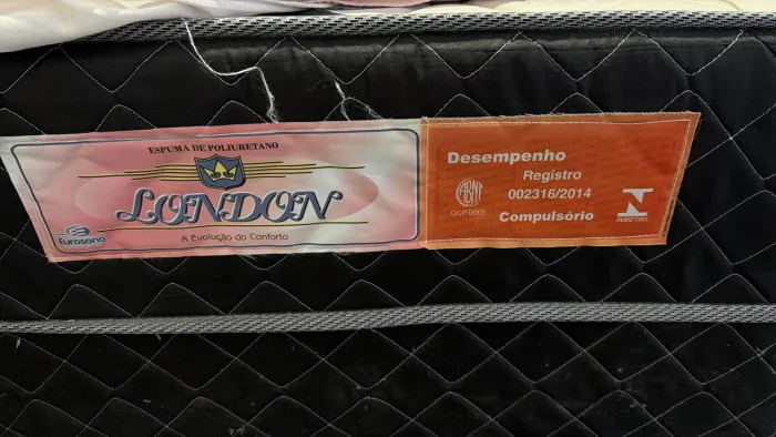 Vendo cama box solteiro 