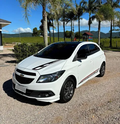 Chevrolet Onix Hatch Effect 1.4 8V Flex Power Mec. 4P 2015